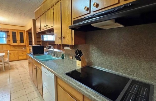 Baytown House | Pet-Friendly 4BR Retreat Near Parks & Dining