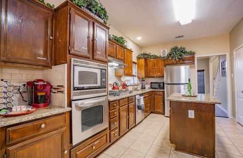 Allen House | Pet-Friendly 5-bedroom + Pool
