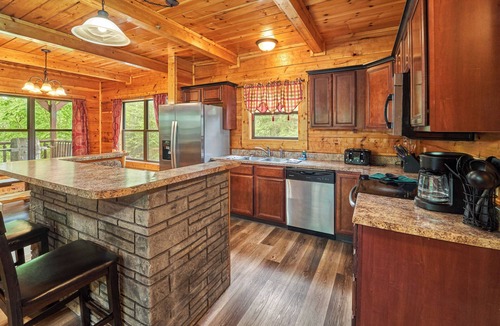 Gatlinburg Cabin | Pet-Friendly 5BR w/Game Room + Amazing Mountain Views