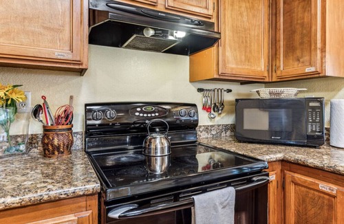 Union City House | Pet Friendly, 5m to Niles District, Pool Table