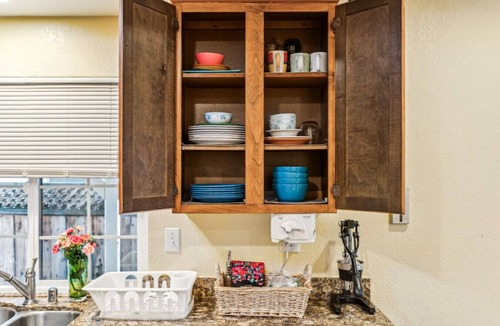 Union City House | Pet Friendly, 5m to Niles District, Pool Table