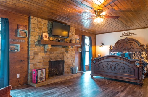 Nashville Other | Pet-Friendly 6-Bedroom Peaceful Farm