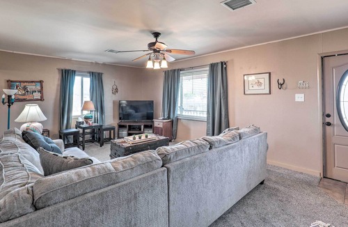 Elfrida House | Pet-Friendly Abode w/ Yard, Near Outdoor Hotspots!