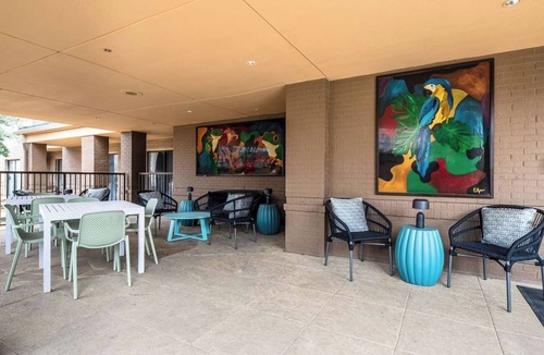 Richardson Hotel | Pet-Friendly Accommodation Near Quorum Park, Outdoor Pool, Free Parking!
