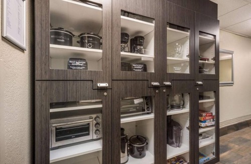 North Arlington Apartment | Pet-friendly Accommodation, Full Kitchen and Private Parking Onsite!
