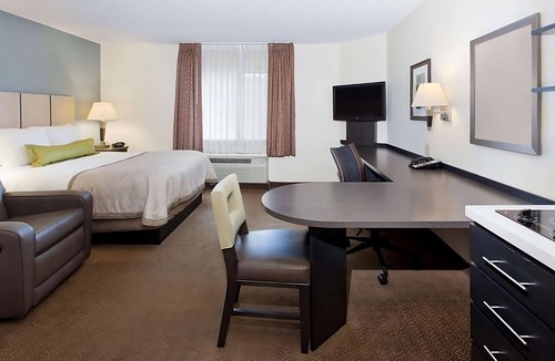 Wichita Resort | Pet-friendly Accommodation W/Fully-equipped Kitchen! FREE Parking Onsite!