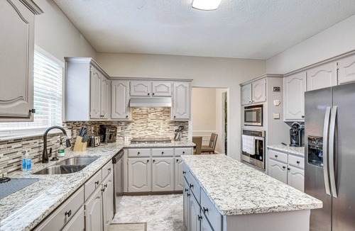 Allen House | Pet-Friendly Allen Home ~ 30 Mi to Dallas!