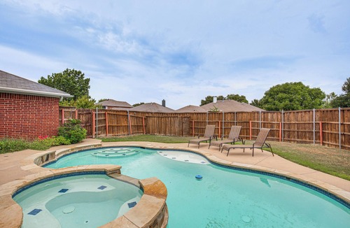Allen House | Pet-Friendly Allen Home ~ 30 Mi to Dallas!