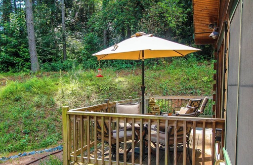 West Jefferson Cabin | Pet Friendly and Peaceful!