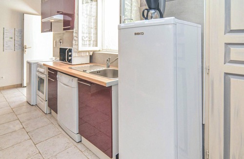 Le Sambuc Apartment | Pet friendly apartment in Le Sambuc
