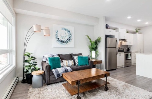 Shaganappi Apartment | Pet Friendly Apartment w/Free Underground Parking & Sofa Bed