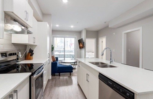 Shaganappi Apartment | Pet Friendly Apartment w/Free Underground Parking