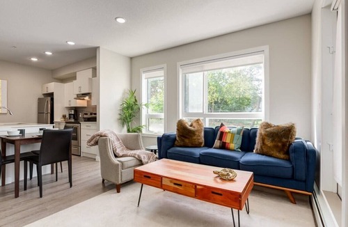 Shaganappi Apartment | Pet Friendly Apartment w/Free Underground Parking