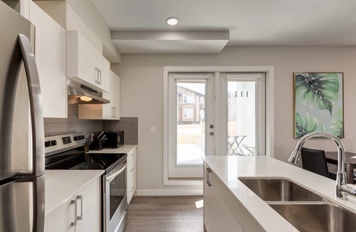 Shaganappi Apartment | Pet Friendly Apartment w/Free Underground Parking