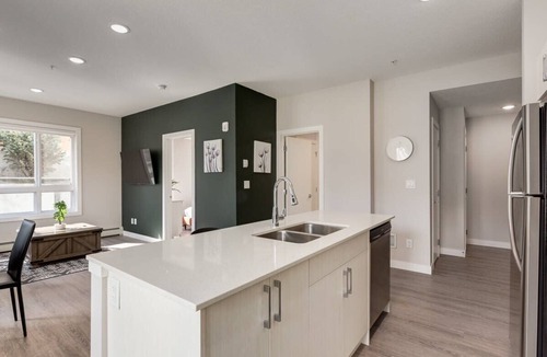 Shaganappi Apartment | Pet Friendly Apartment w/Free Underground Parking