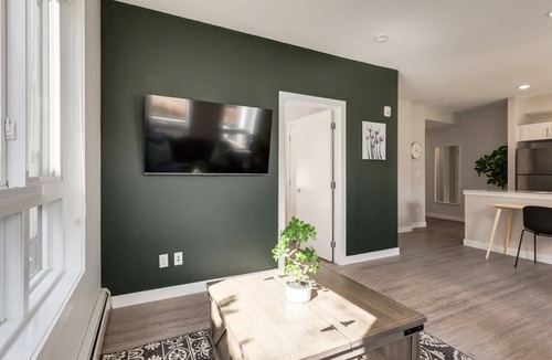 Shaganappi Apartment | Pet Friendly Apartment w/Free Underground Parking