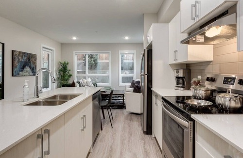 Shaganappi Apartment | Pet Friendly Apartment w/Free Underground Parking