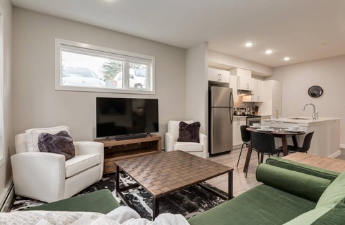 Shaganappi Apartment | Pet Friendly Apartment w/Free Underground Parking