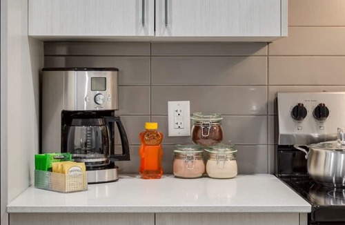 Shaganappi Apartment | Pet Friendly Apartment w/Free Underground Parking