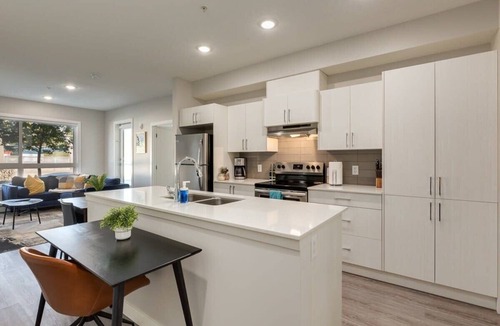 Southwest Calgary Apartment | Pet Friendly Apartment w/Free Underground Parking