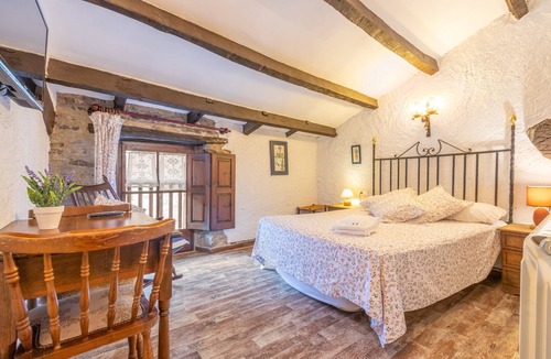 Rupit I Pruit Apartment | Pet-Friendly Apartment 'Can Lo 3' with Mountain View & Wi-Fi