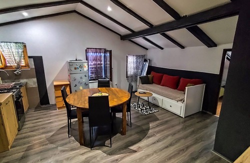 Njivice Apartment | Pet friendly apartment in Njivice with WiFi