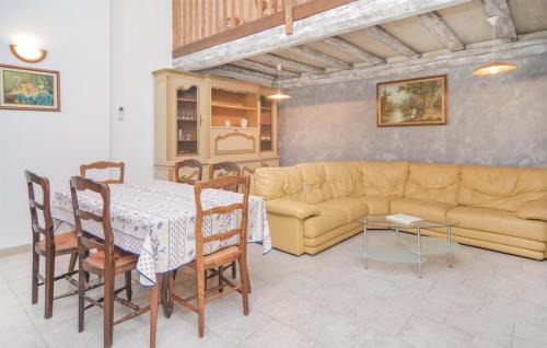 Le Sambuc Apartment | Pet Friendly Apartment In Le Sambuc