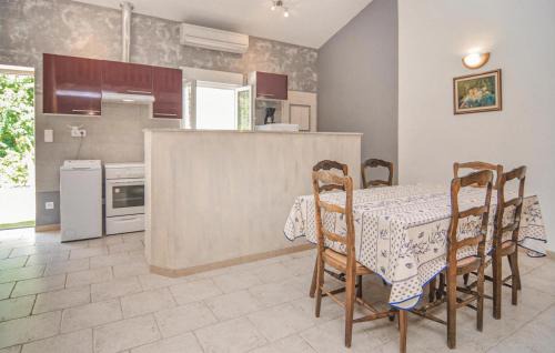 Le Sambuc Apartment | Pet Friendly Apartment In Le Sambuc