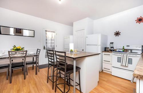 Sandy Hill Apartment | Pet-friendly Apartment - Steps to Rideau Centre