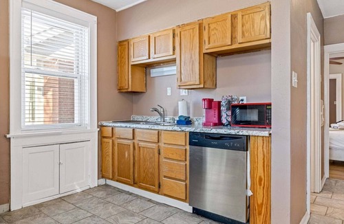 Lindenwood Park Apartment | Pet Friendly Apt with Workspace