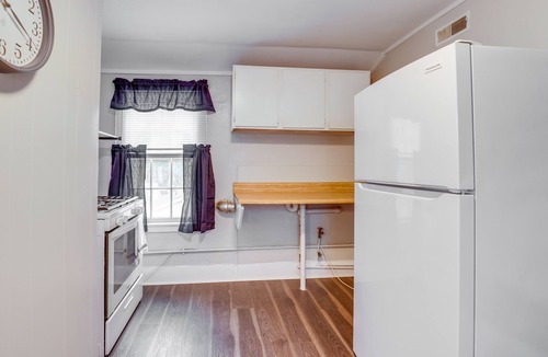 Auburn Apartment | Pet-Friendly Auburn Apartment w/Balcony!