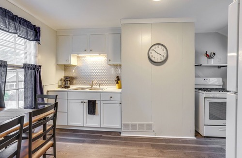 Auburn Apartment | Pet-friendly Auburn Apartment w/Balcony!