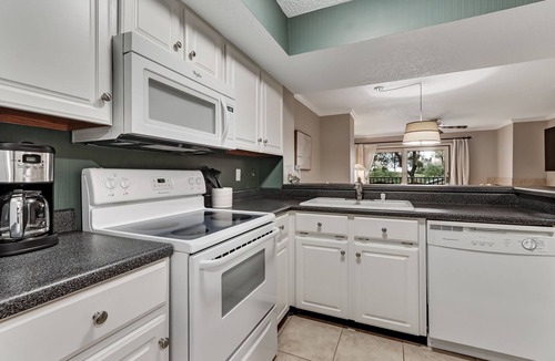 Amelia City House | Pet Friendly | Beautifully Furnished 2nd Floor SailmakerTownhome | 2.5 Minute Walk to the Beach