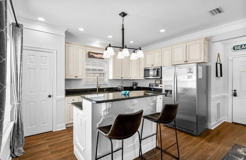 Holiday Beach House | Pet Friendly Beach House - Sunset Escape