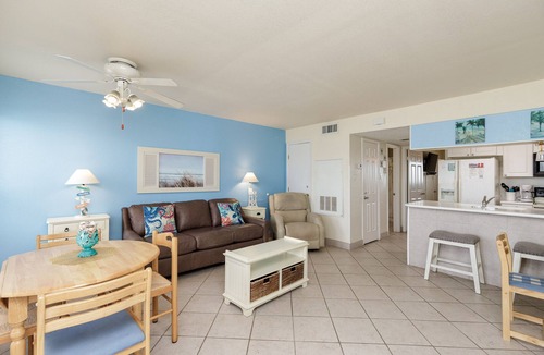 Corpus Christi Condo | Pet-Friendly Beachside Condo | Steps to the Sand & Patio