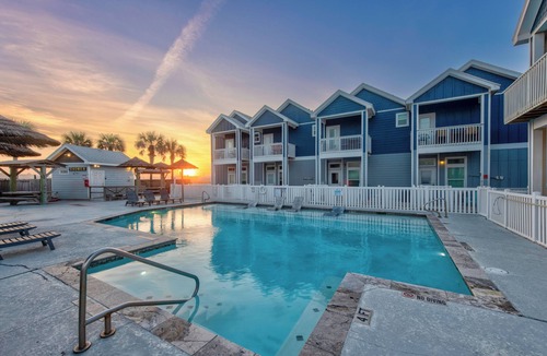 Corpus Christi House | Pet-Friendly Beach Townhome | Ocean Views & Pool