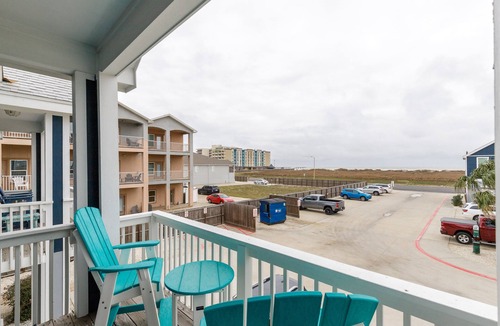 Corpus Christi House | Pet-Friendly Beach Townhome | Ocean Views & Pool