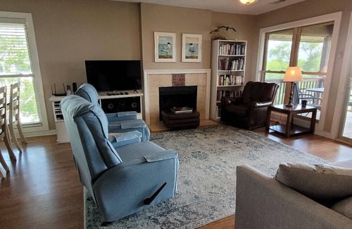Oceanmarsh Subdivision House | Pet Friendly! Beachfront, Wi-Fi, Sleeps 8-10!