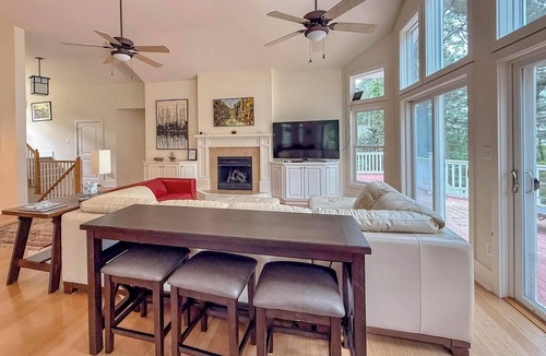 Bay Ridge House | PET FRIENDLY-BEAUTIFUL APPOINTED HOME WITH BAY VIEWS AND PRIVATE COMMUNITY BEACH