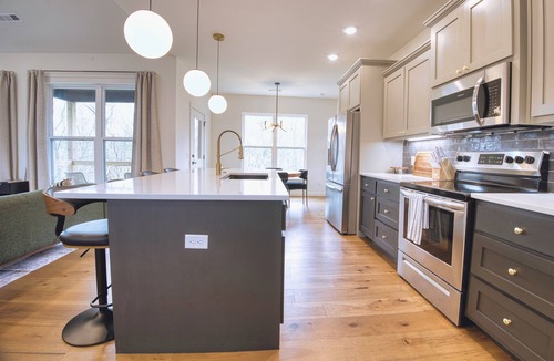 Bella Vista House | Pet-Friendly Bella Vista Home w/King Bed, Kitchen & Trail Access