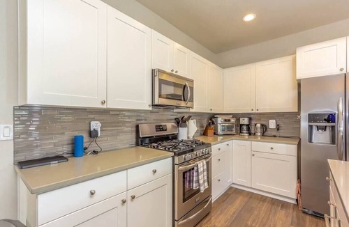 Old Farm District House | Pet-Friendly Bend Escape with Cozy Fireplace