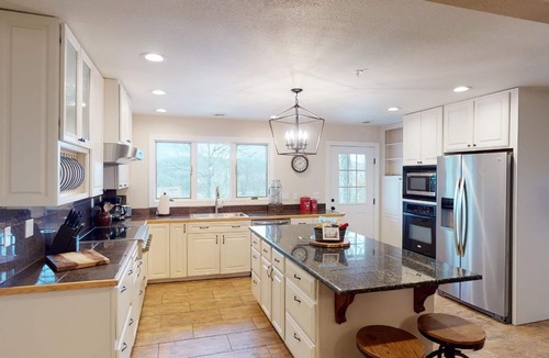 Kimberling City Cabin | Pet-Friendly Big Bear Cabin 1 - Sleeps 19