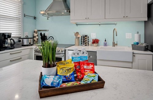 St. Louis House | Pet Friendly - BIG Yard - Fast Wi-Fi - Sleeps 10 - Easy access to I-55 downtown