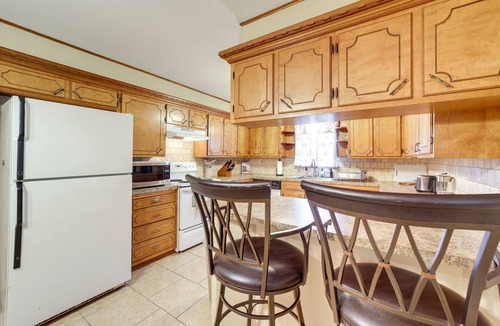 Bixby House | Pet-Friendly Bixby Getaway with Deck!