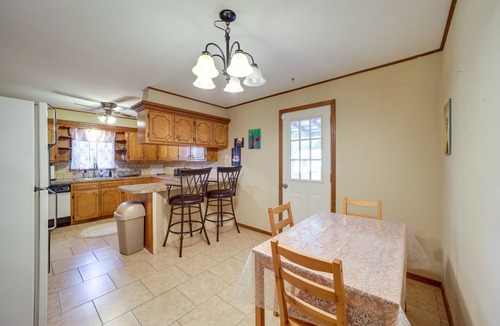 Bixby House | Pet-Friendly Bixby Getaway with Deck!