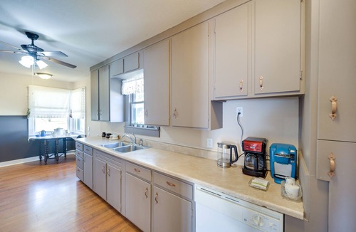 Brady House | Pet-Friendly Brady Vacation Home Near Wineries!