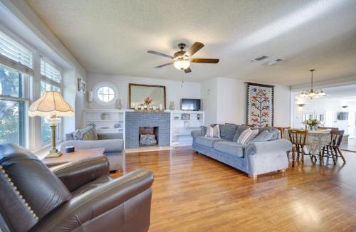 Brady House | Pet-Friendly Brady Vacation Home Near Wineries!
