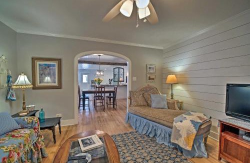 Brenham House | Pet-Friendly Brenham Cottage with Yard!