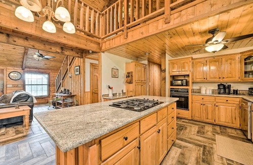 Pickens House | Pet-Friendly Broken Bow Gem with Deck and Grill!
