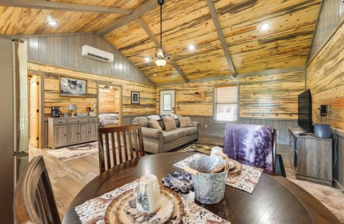 Broken Bow Cabin | Pet-Friendly Broken Bow Cabin Near Lukfata Creek!